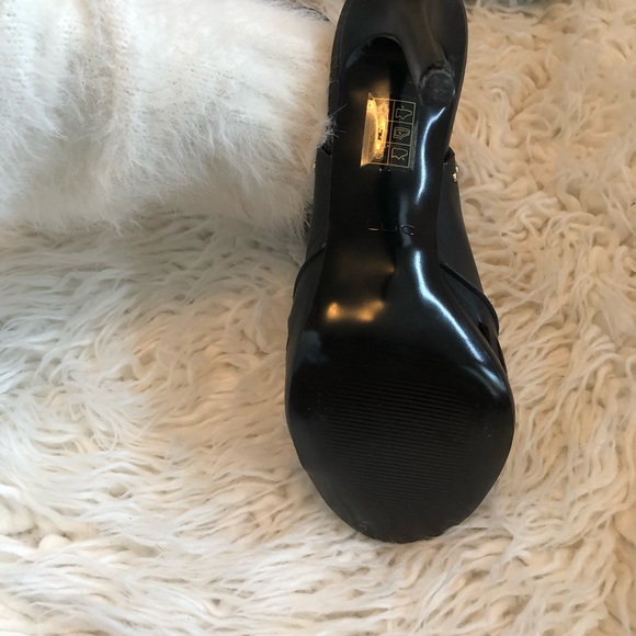 Black heels - Picture 3 of 3